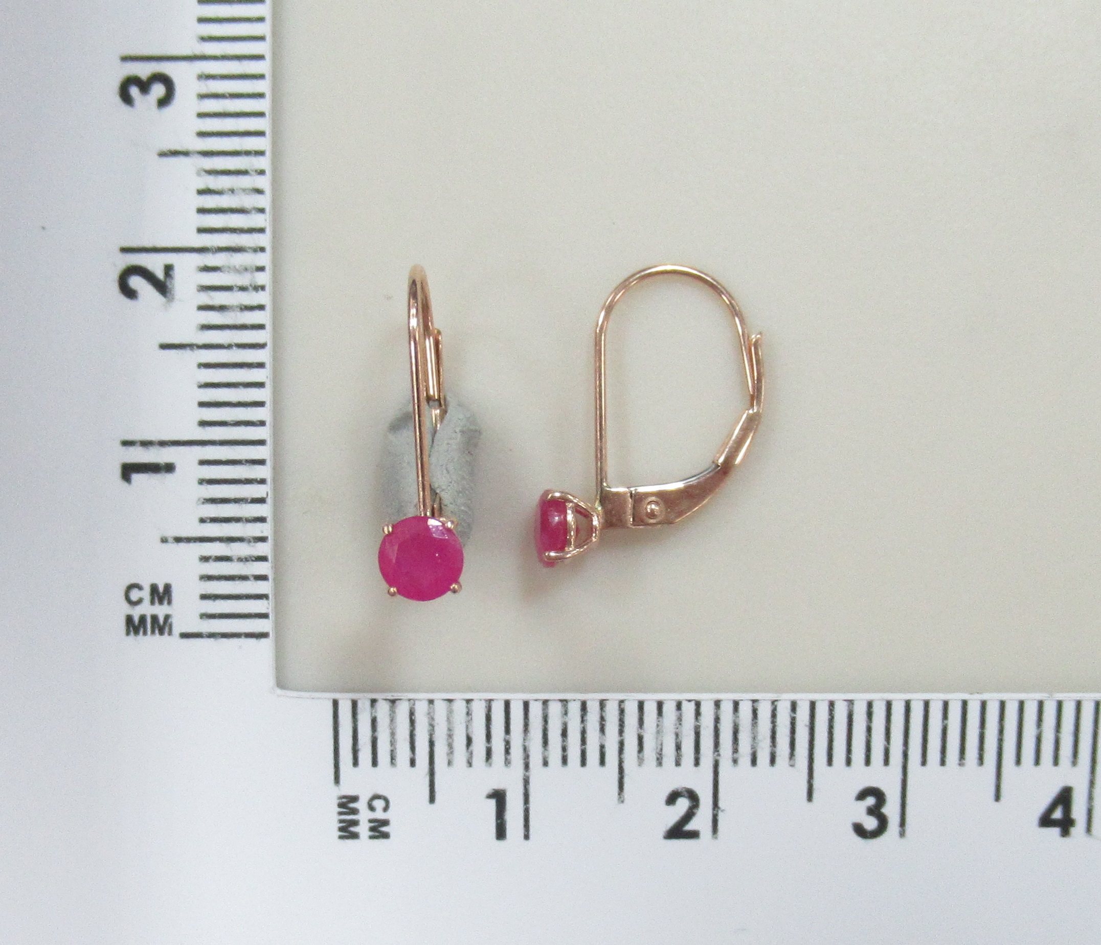 Серьги из золота с рубинами